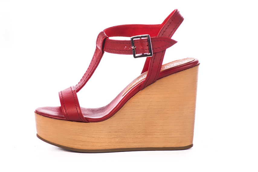 French elegance and refinement for these cardinal red fully open dress sandals, with an instep strap, 
                available in many subtle leather and colour combinations.   
                Matching clutches for parties, ceremonies and weddings.   
                You can customize these sandals to perfectly match your tastes or needs, and have a unique model.  
                Choice of leathers, colours, knots and heels. 
                Wide range of materials and shades carefully chosen.  
                Rich collection of flat, low, mid and high heels.  
                Small and large shoe sizes - Florence KOOIJMAN
